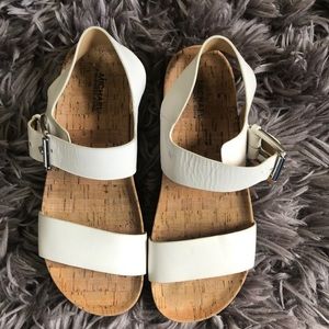 6.5 Michael Kors white platform sandal